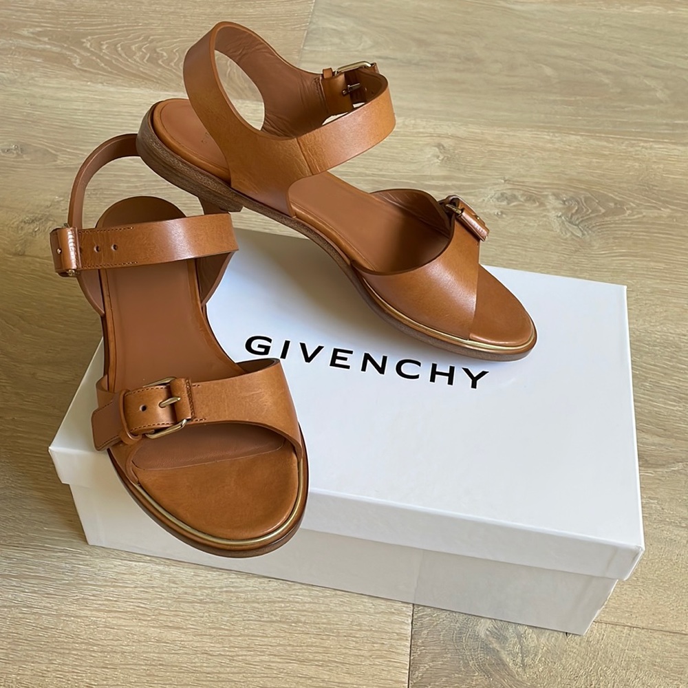NWT Givenchy Tan Buckle Flat Sandal. Size 36.